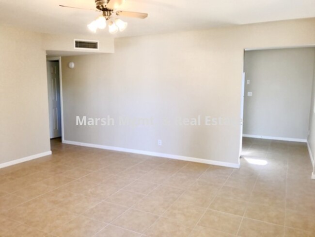 Foto del edificio - Cozy 2 bedroom condo with private backyard...