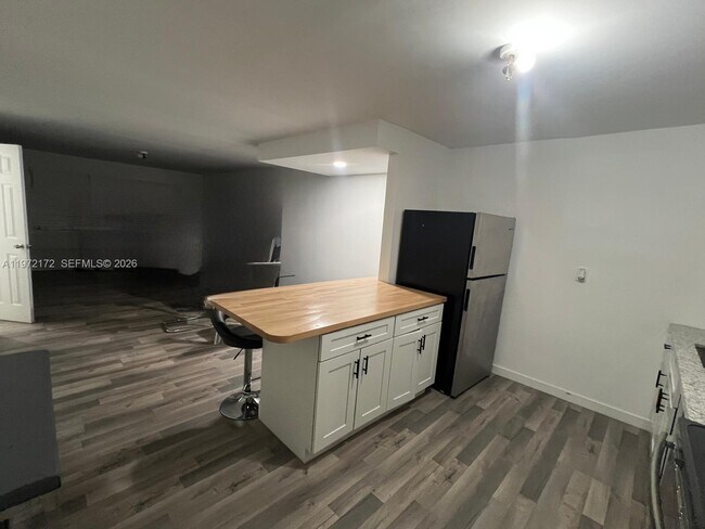 Foto del edificio - 1560 NE 151st St