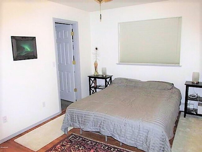 Building Photo - Cute little space to call home