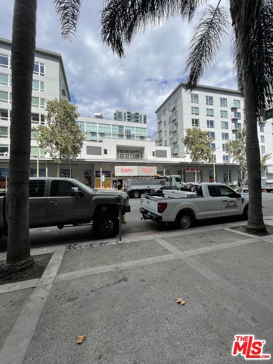 Building Photo - 600 W 9th St
