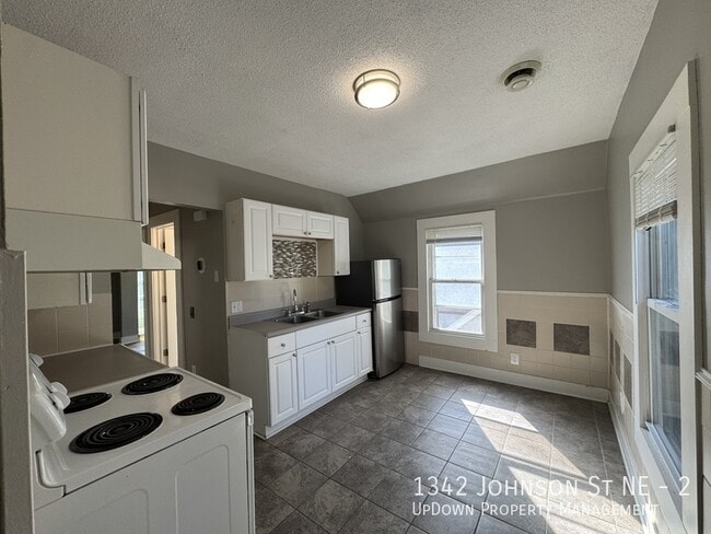 Foto del edificio - 1342 Johnson St NE