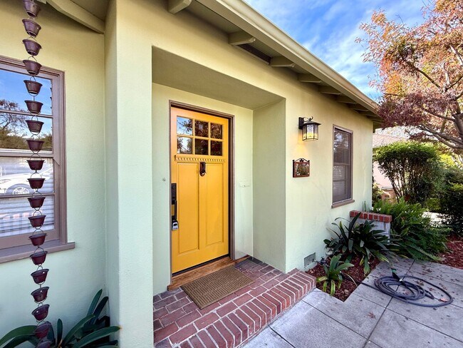 Foto del edificio - A Hidden Gem in the Heart of Claremont Village