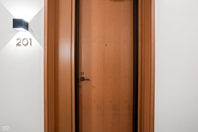 Foto del edificio - 877 N East St