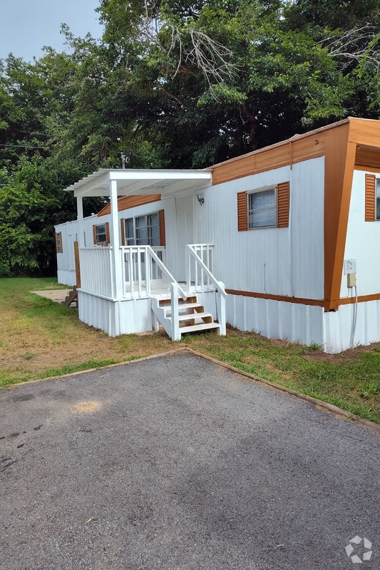 Building Photo - 209 S Ave B