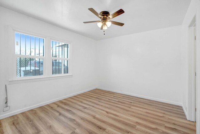 Foto del edificio - 754 W 11th St