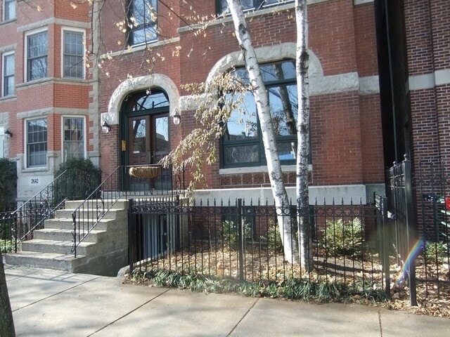 Primary Photo - 2646 N Seminary Ave