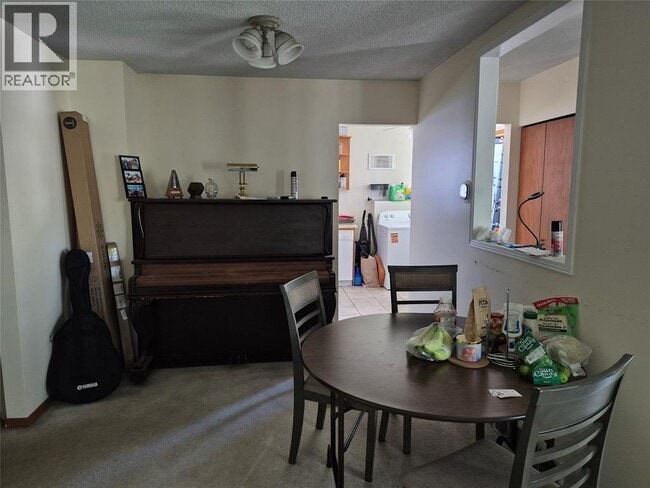 Building Photo - 437 Treewood Crescent