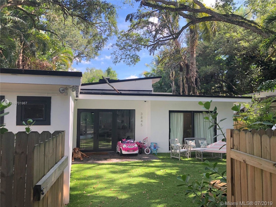 Foto principal - 3845 Irvington Ave