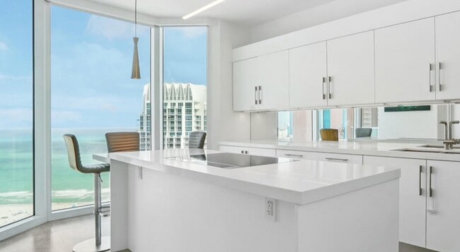 Photo - 300 South Pointe Dr Apartment