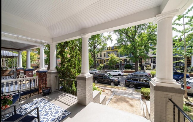 Foto del edificio - 1343 Meridian Pl NW