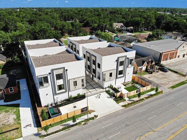Photo - University Oaks – Modern Luxury Living in the Heart of Houston Townhome