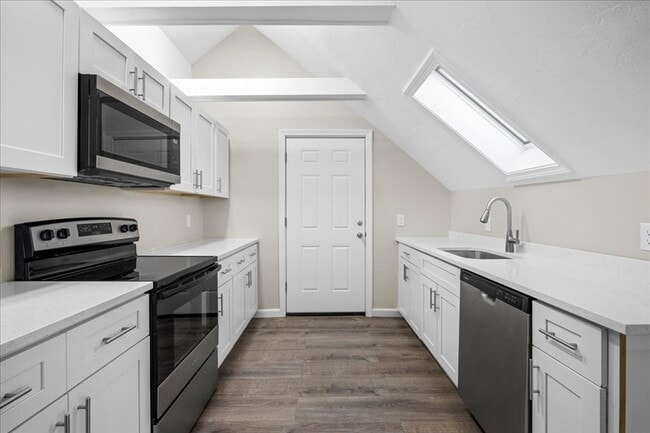 Building Photo - 15 Clearview Ave