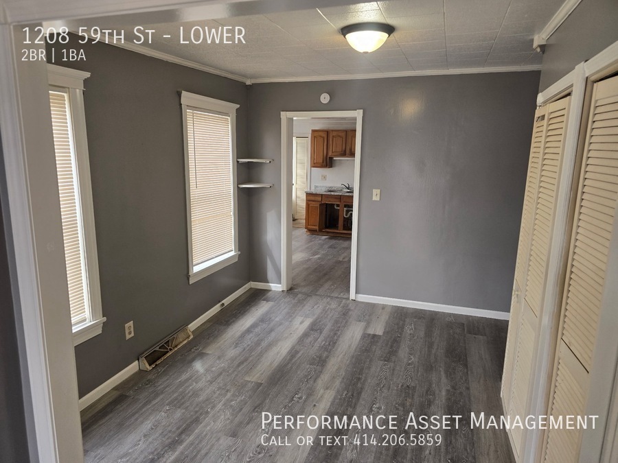 Foto principal - Charming 2-Bedroom Lower Unit Available 1/...