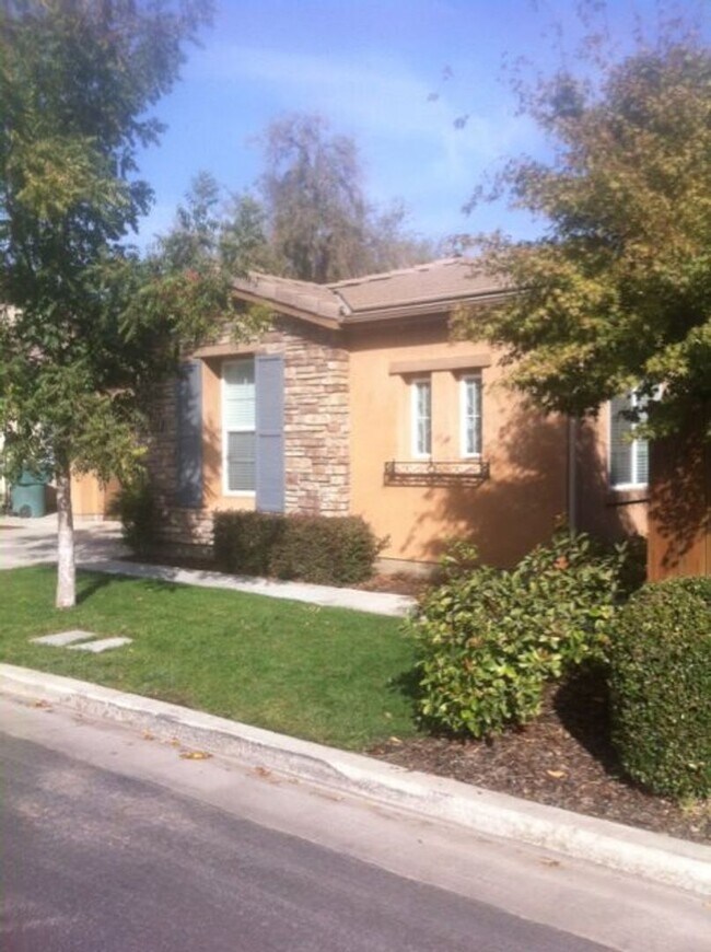 Foto del edificio - 3300 N Tilden St