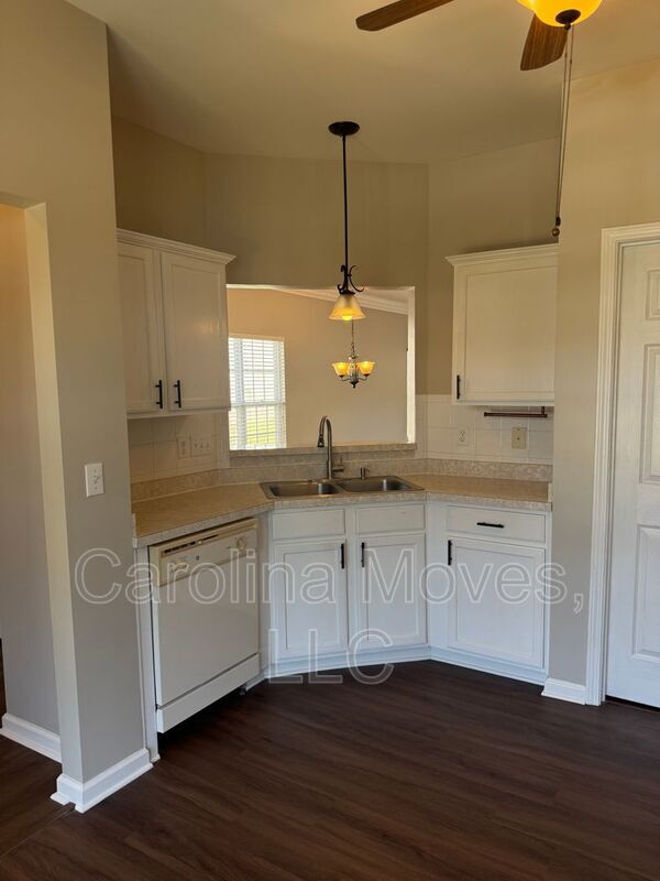 Foto del edificio - 733 Rock Hill Ct