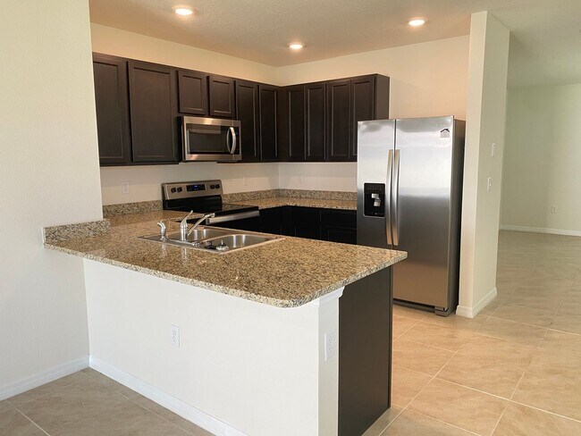 Building Photo - Lagoon community-17073 oval Rum Dr