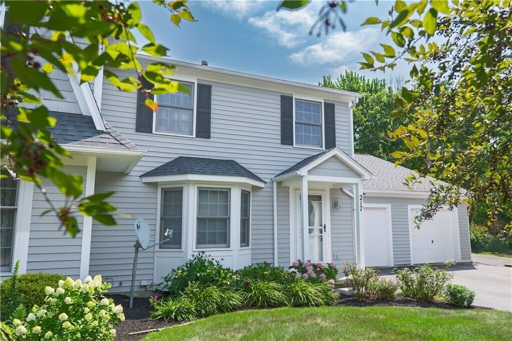 Foto principal - 217 Wycliff Dr