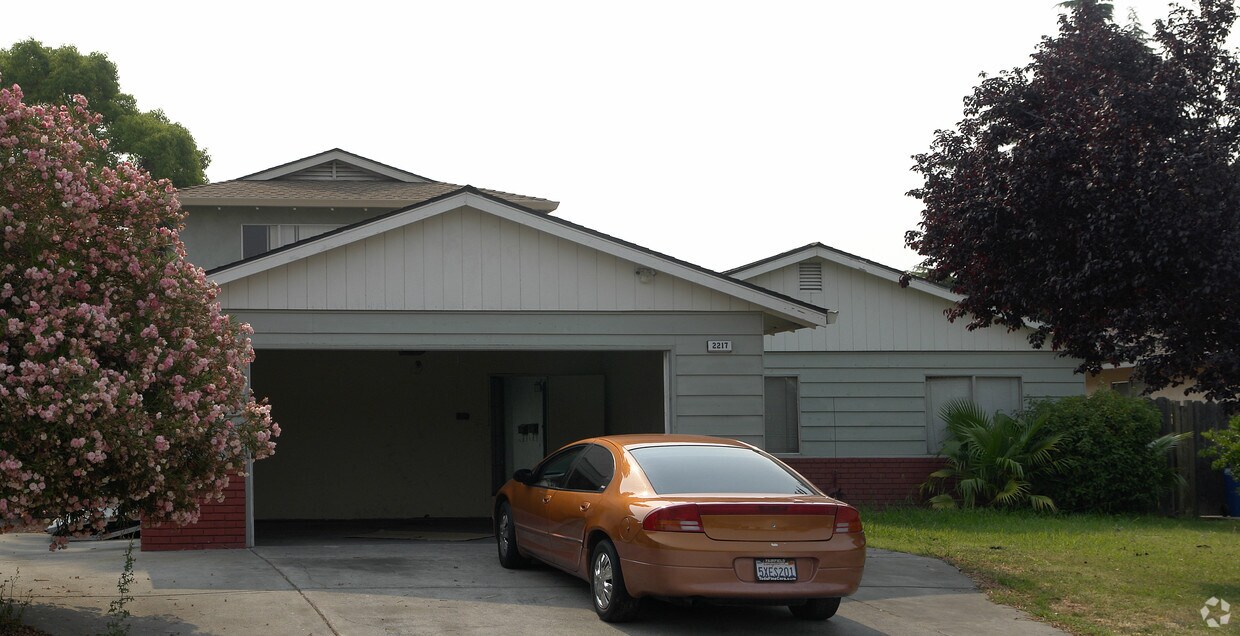 Primary Photo - 2217 Manzanita Way