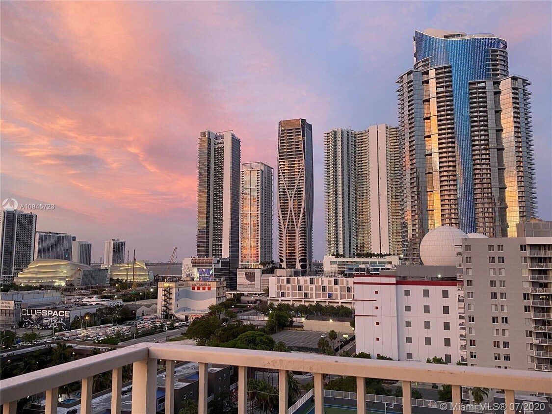 Primary Photo - 850 N Miami Ave W-1609 Miami Fl 33136