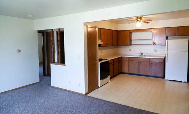 Building Photo - 1317 E Kilbourn Ave