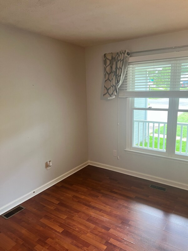 Building Photo - 400 Abbottswood Dr
