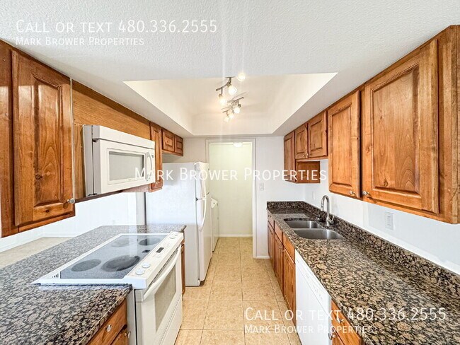 Foto del edificio - 1634 E Donner Dr