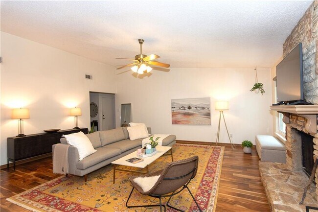 Foto del edificio - 4802 Summerset Trail