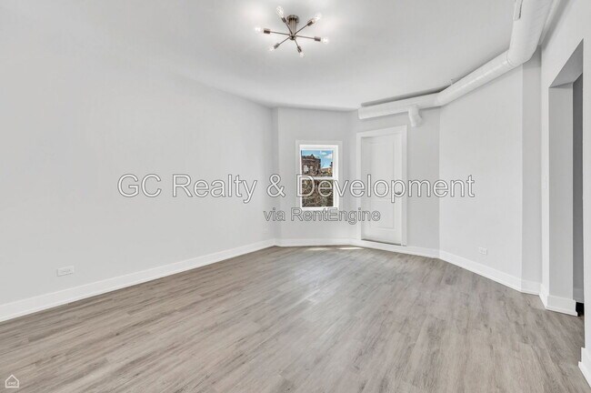 Foto del edificio - 2901 N Sacramento Ave