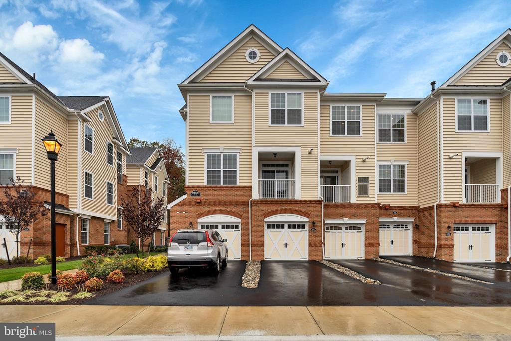 Primary Photo - 23235 Milltown Knoll Square