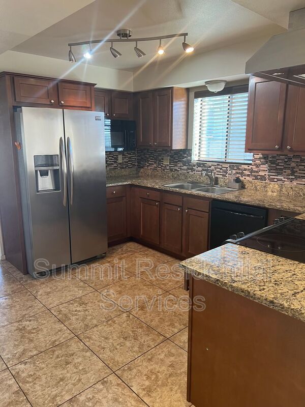 Foto del edificio - 9209 E 29th St