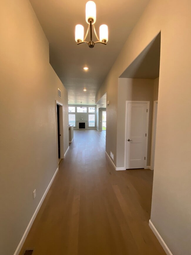 Building Photo - 6526 Miro Ln
