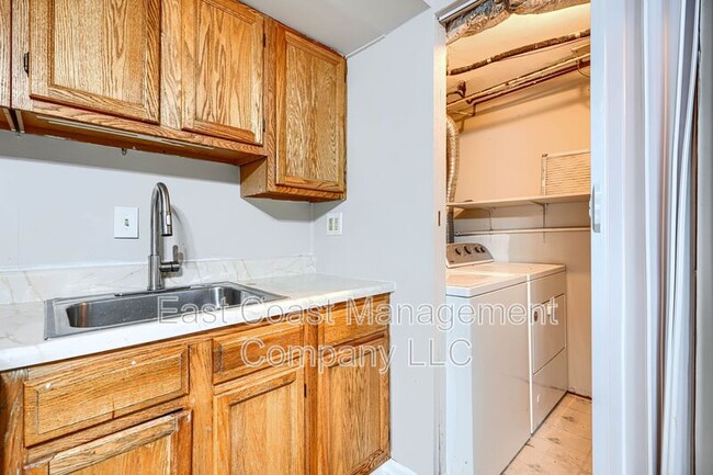 Foto del edificio - 7862 St Bridget Ln