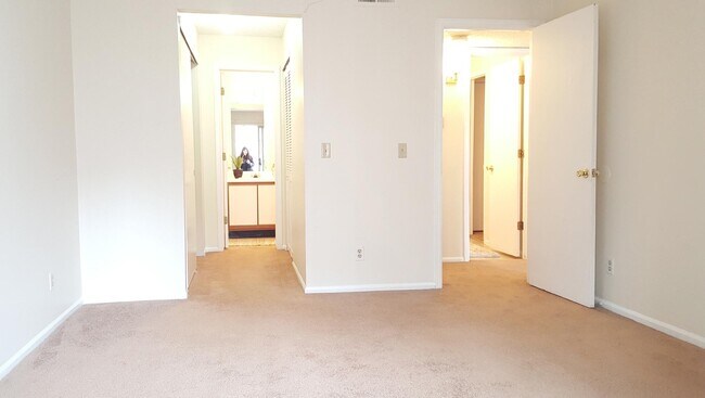 2nd bedroom & Bath w/balcony - 5765 W Atlantic Pl