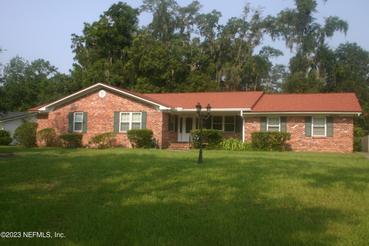 Primary Photo - 2334 Holly Leaf Ln