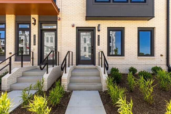 Foto del edificio - 2712 Olmsted Ct NW