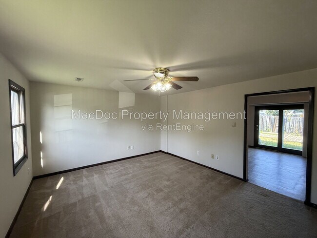 Foto del edificio - 5145 Cottonwood Ct