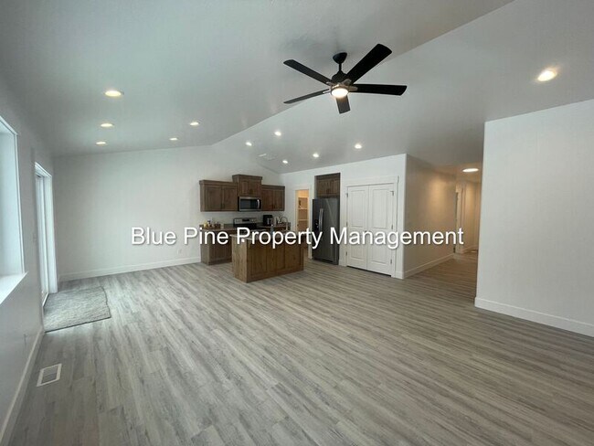 Building Photo - 5847 Wildrose Ave