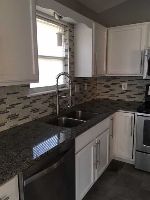 Foto del edificio - 708 S Red Oaks Cir