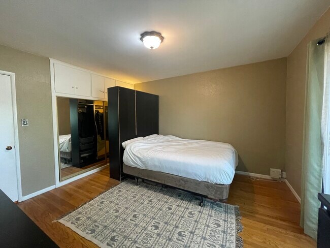 Foto del edificio - 700 E Carson St