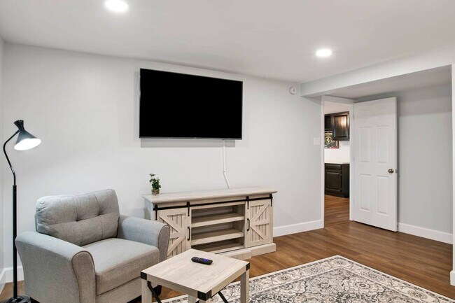 Foto del edificio - 308 N University Blvd