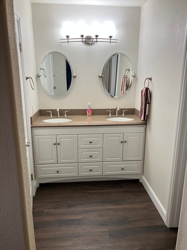 Foto del edificio - 22612 Rockford Dr