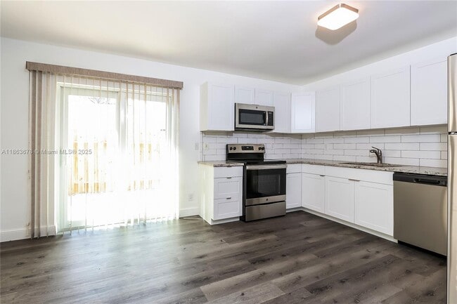 Foto del edificio - 3577 Lothair Ave