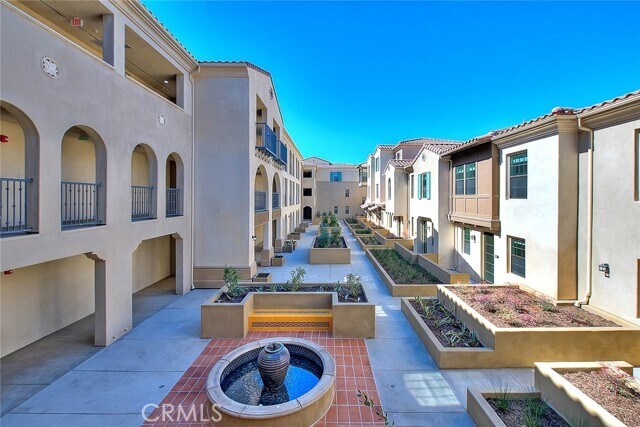 Foto del edificio - 501 W Foothill Blvd