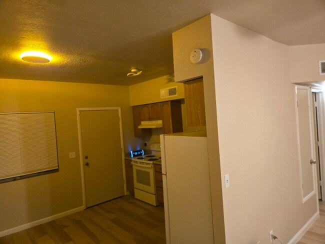 Building Photo - 1609 N Louis Ln