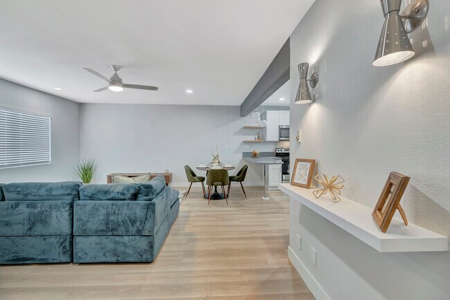 Foto del edificio - Palm View Village (Furnished Units Available)
