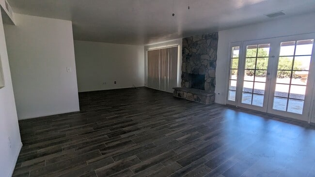 Foto del edificio - 6801 N Camino De La Tierra