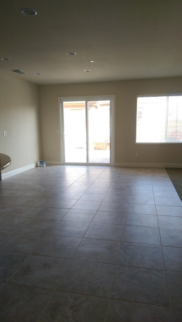 Foto del edificio - Gorgeous 4 bedroom 3 baths in Desirable Mountain House Neighborhood!!