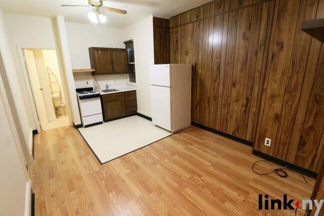 Building Photo - 2 bedroom in GREENWICH CT 06830