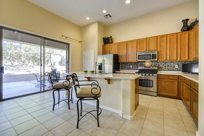 Building Photo - 7634 E San Fernando Dr