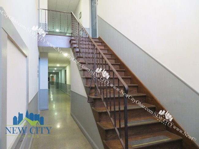 Foto del edificio - 2085 Building - New Rennovated 1 & 2 bedrooms starting at $989!